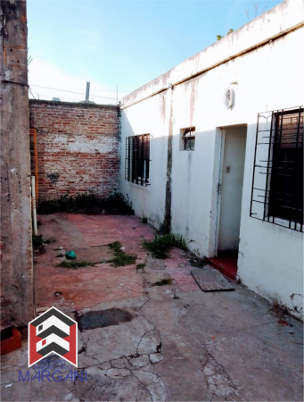 Casa 4 Amb c/ Cochera + Local al frente - SE TOMAN VALORES -