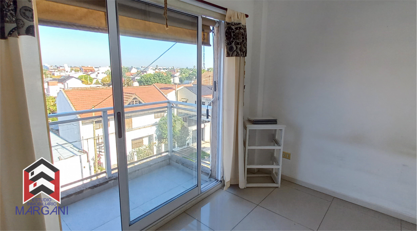 Excelente Departamento 2 AMB al Frente c/ Balcon 3° Piso