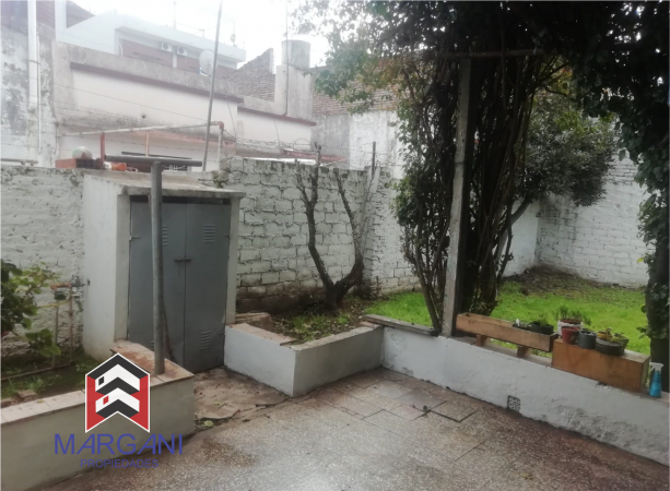 Casa 3 AMB c/ Cochera pasante - LOTE PROPIO -