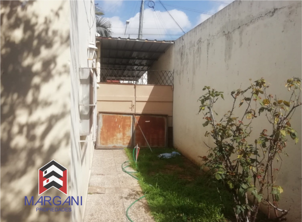 Casa 3 AMB c/ Cochera pasante - LOTE PROPIO -