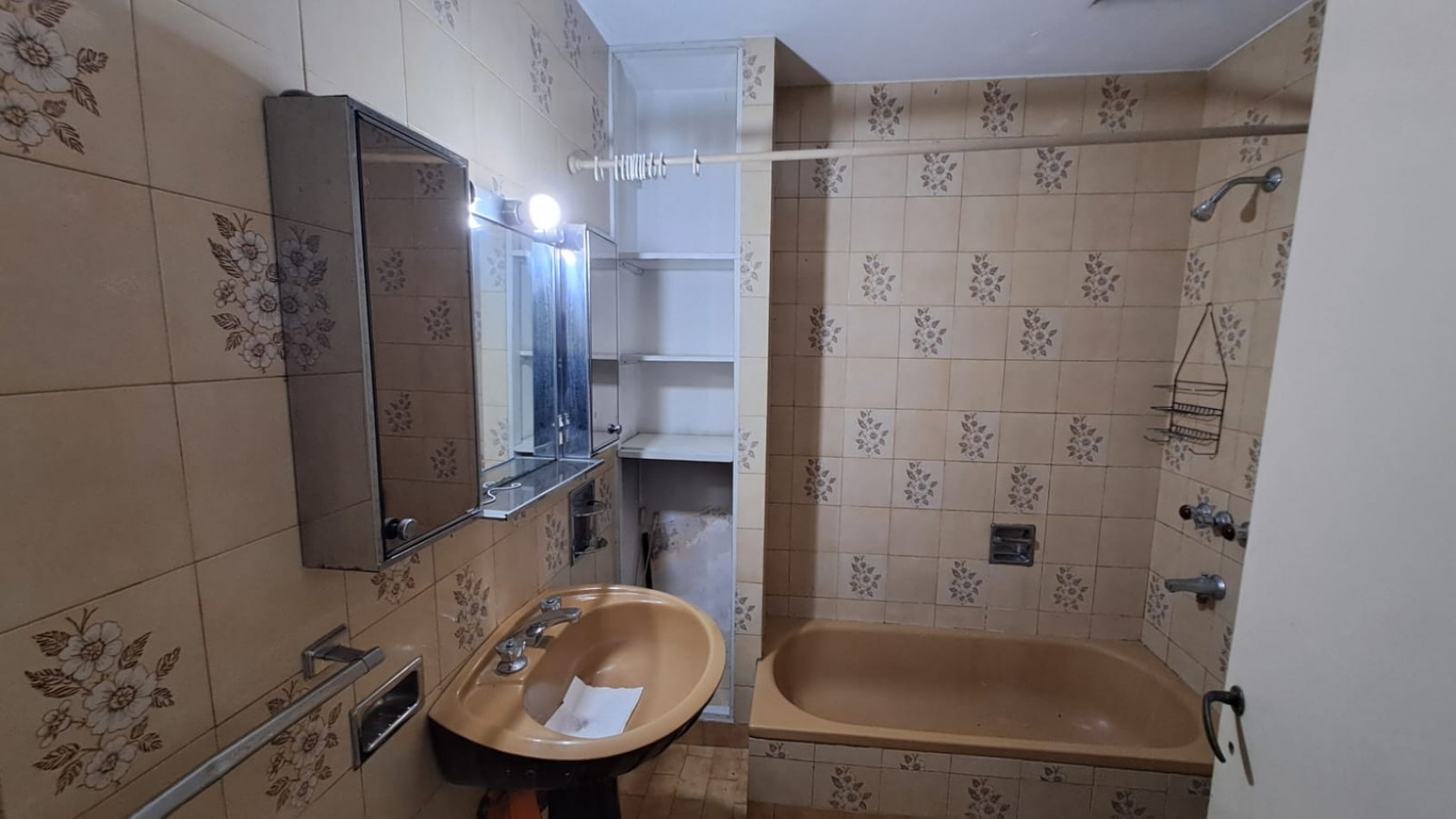 2 Departamentos 3AMB C/U c/ Patio - OPORTUNIDAD -