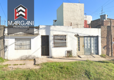 Casa 4 Amb c/ Cochera + Local al frente - SE TOMAN VALORES -