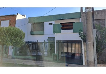 Excelente Casa de 6AMB C/ Cochera