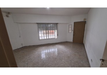 2 Departamentos 3AMB C/U c/ Patio - OPORTUNIDAD -